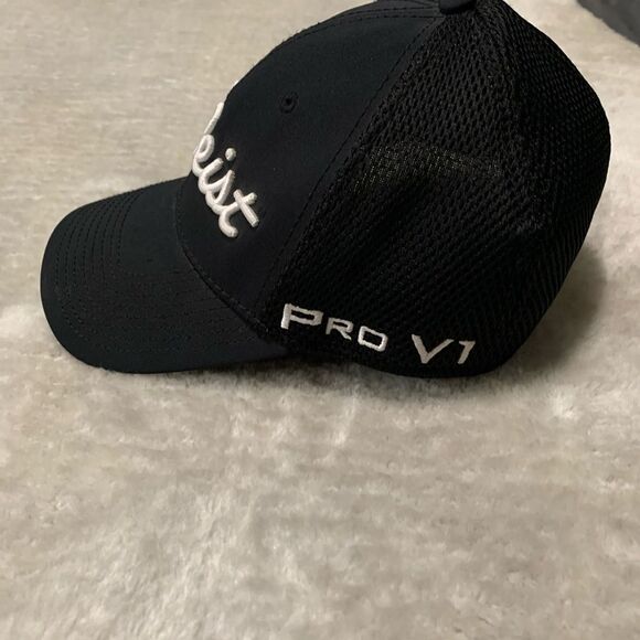 Titleist FJ  Pro V1 Golf Hat Cap Fitted Mesh Deep Back Sz M/L - Black - Picture 4 of 6